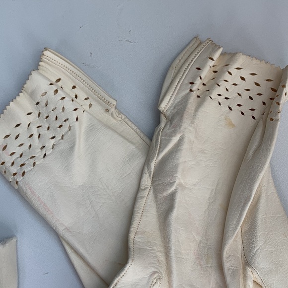 Vintage ladies gloves. Circa 1940s to 1960s. Small to extra small. - Picture 3 of 3